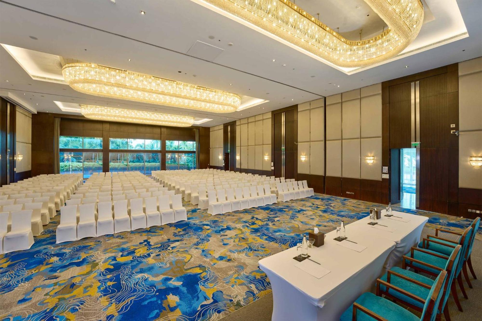 Crowne Plaza By Ihg होटल