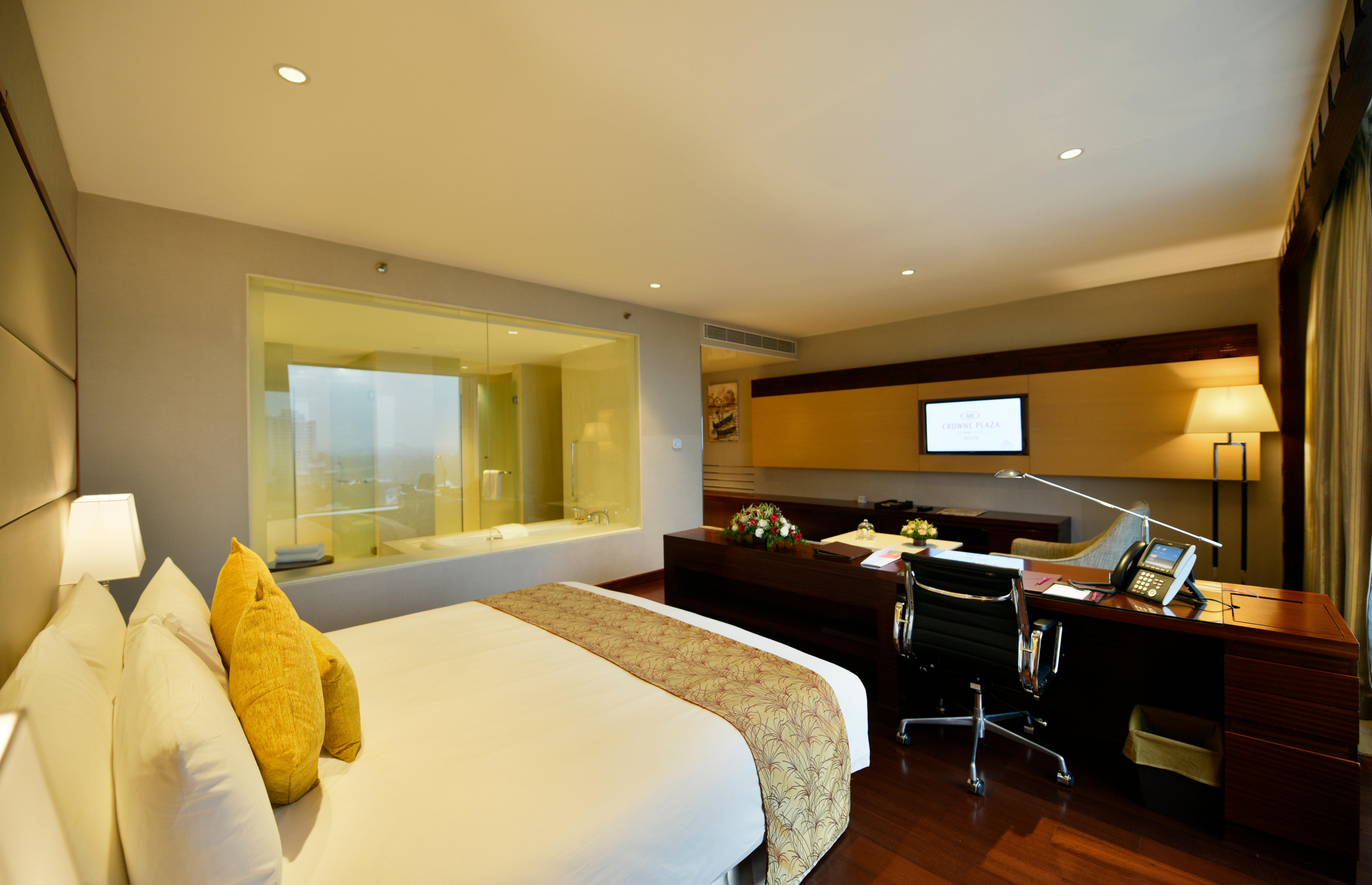 होटल Crowne Plaza By Ihg 5*