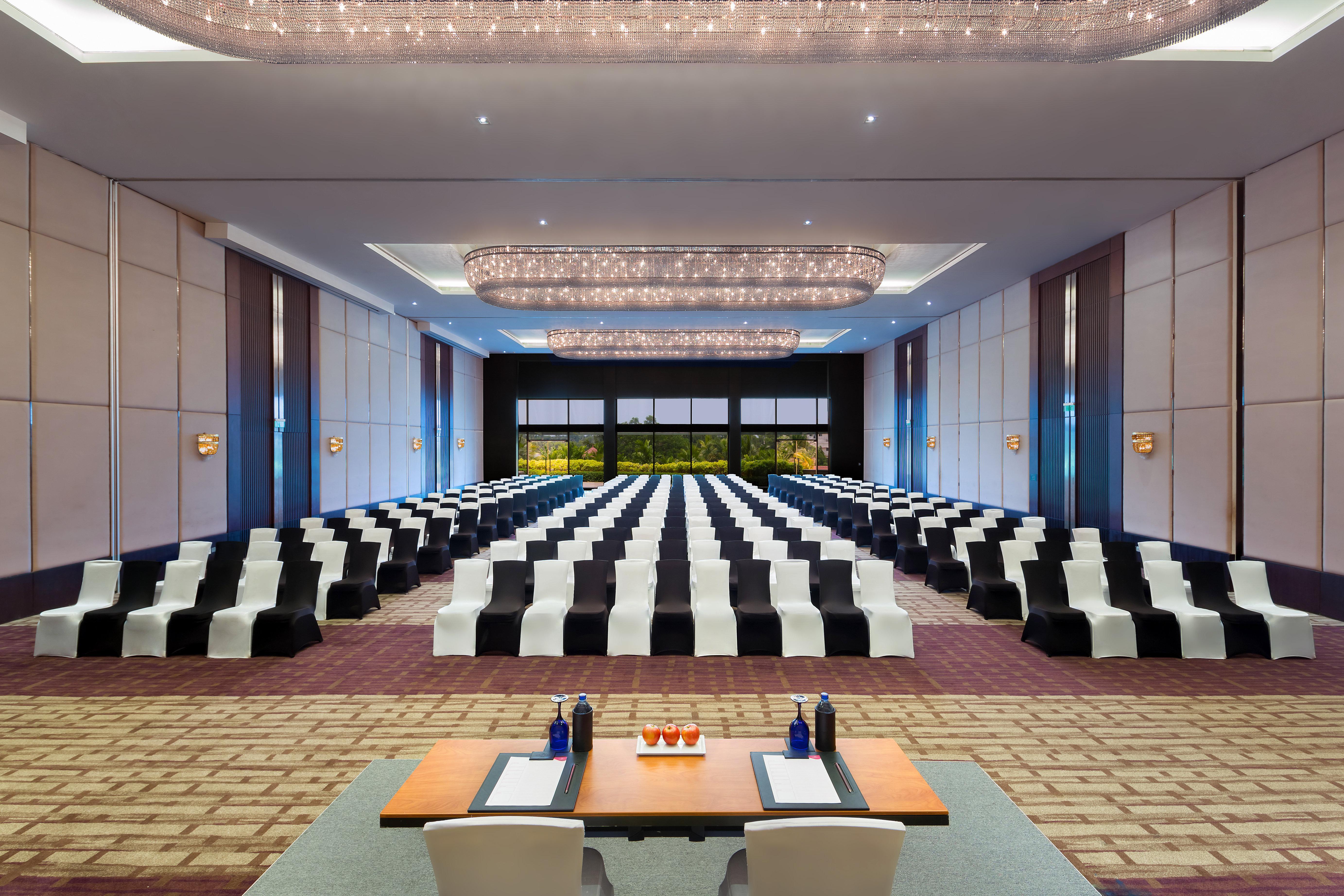 Crowne Plaza By Ihg होटल