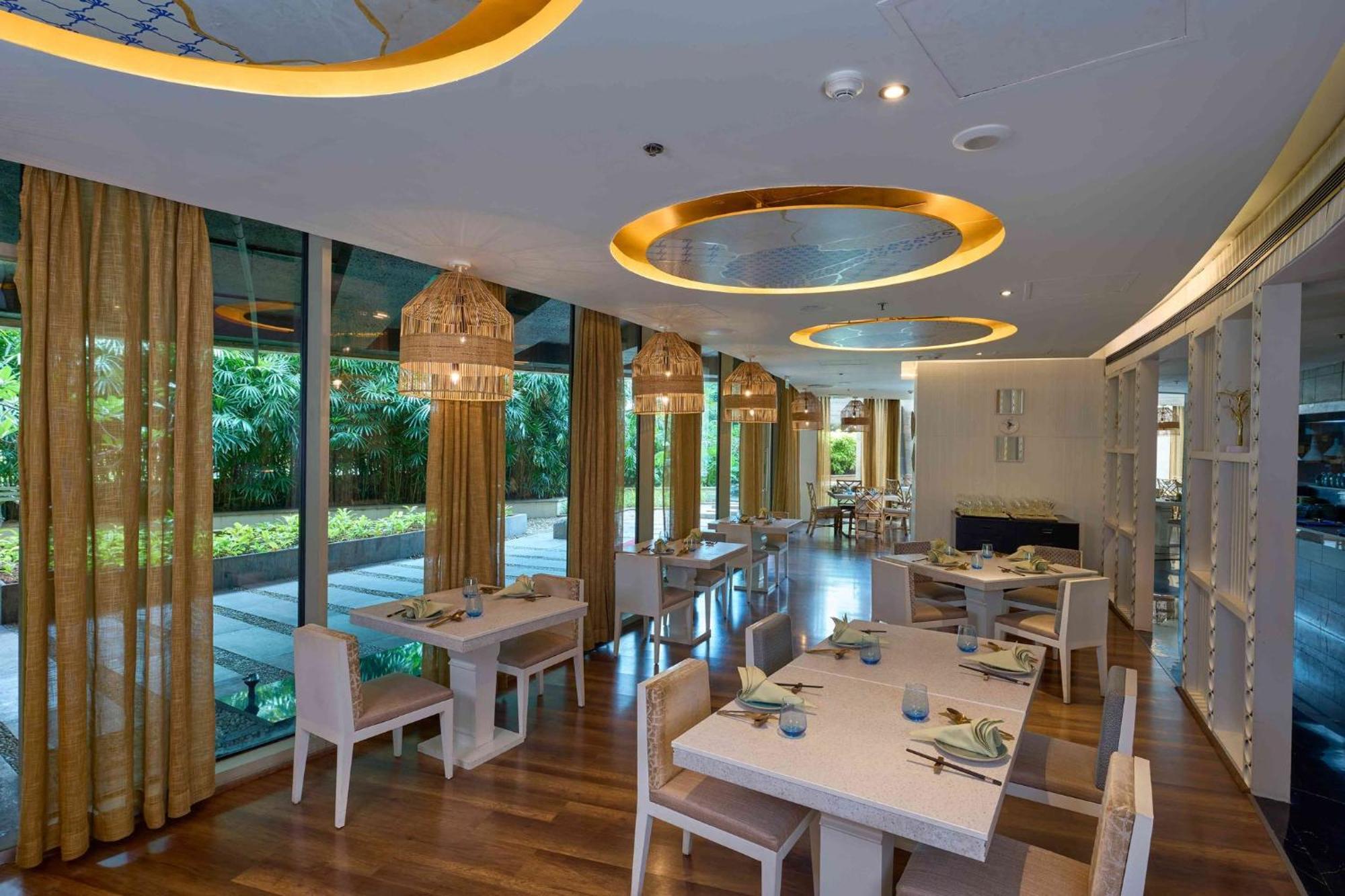 होटल Crowne Plaza By Ihg 5*