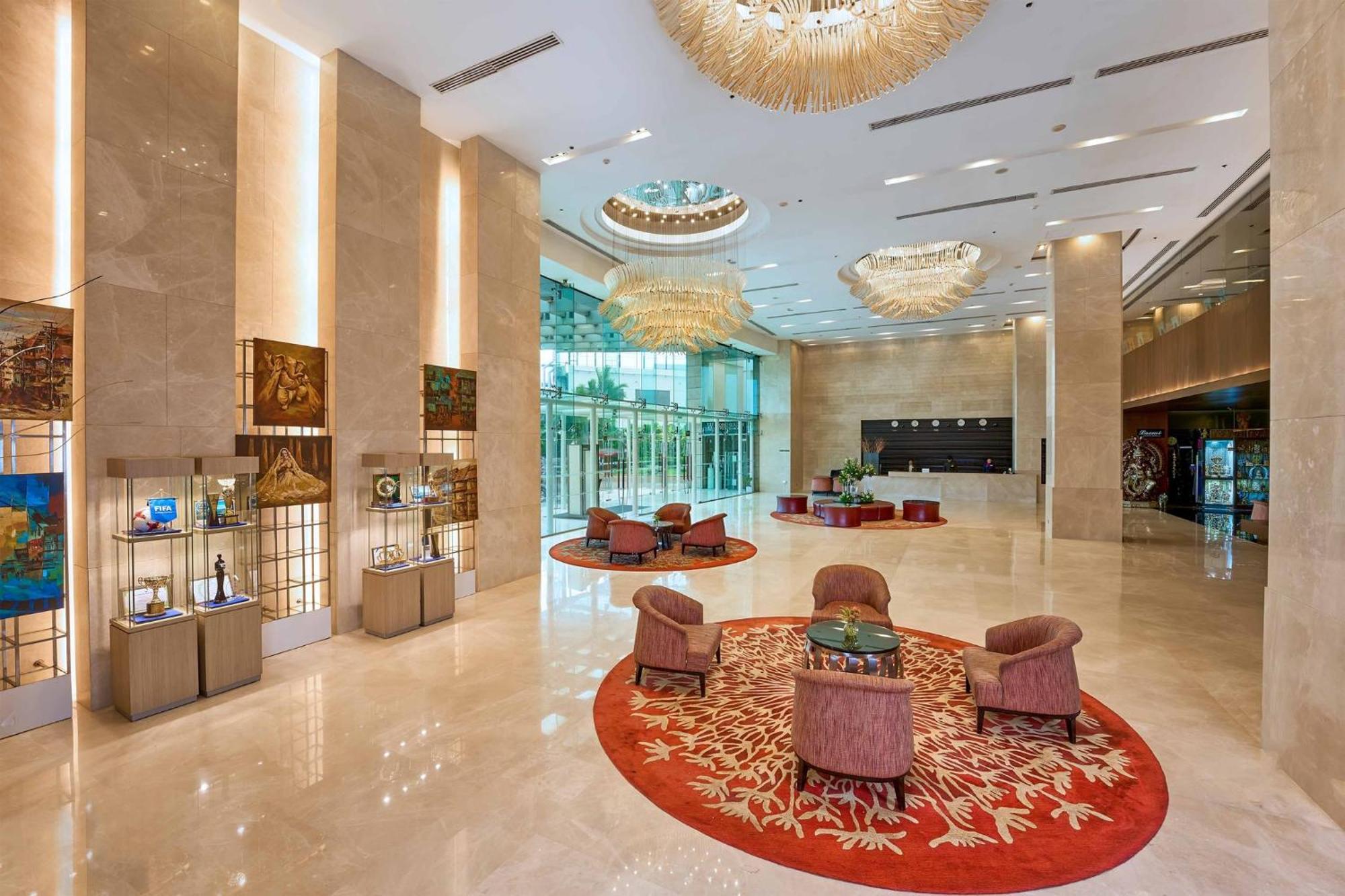 होटल Crowne Plaza By Ihg 5*