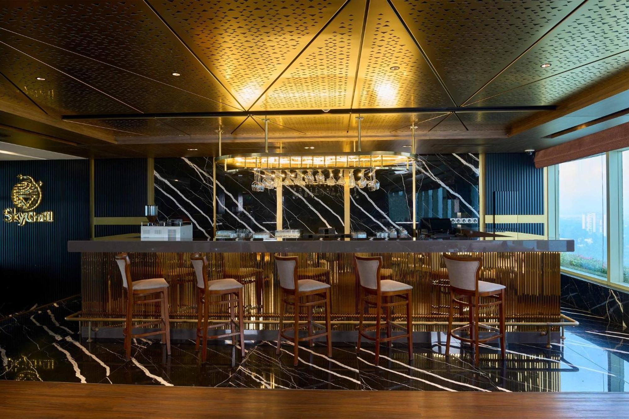 Crowne Plaza By Ihg होटल