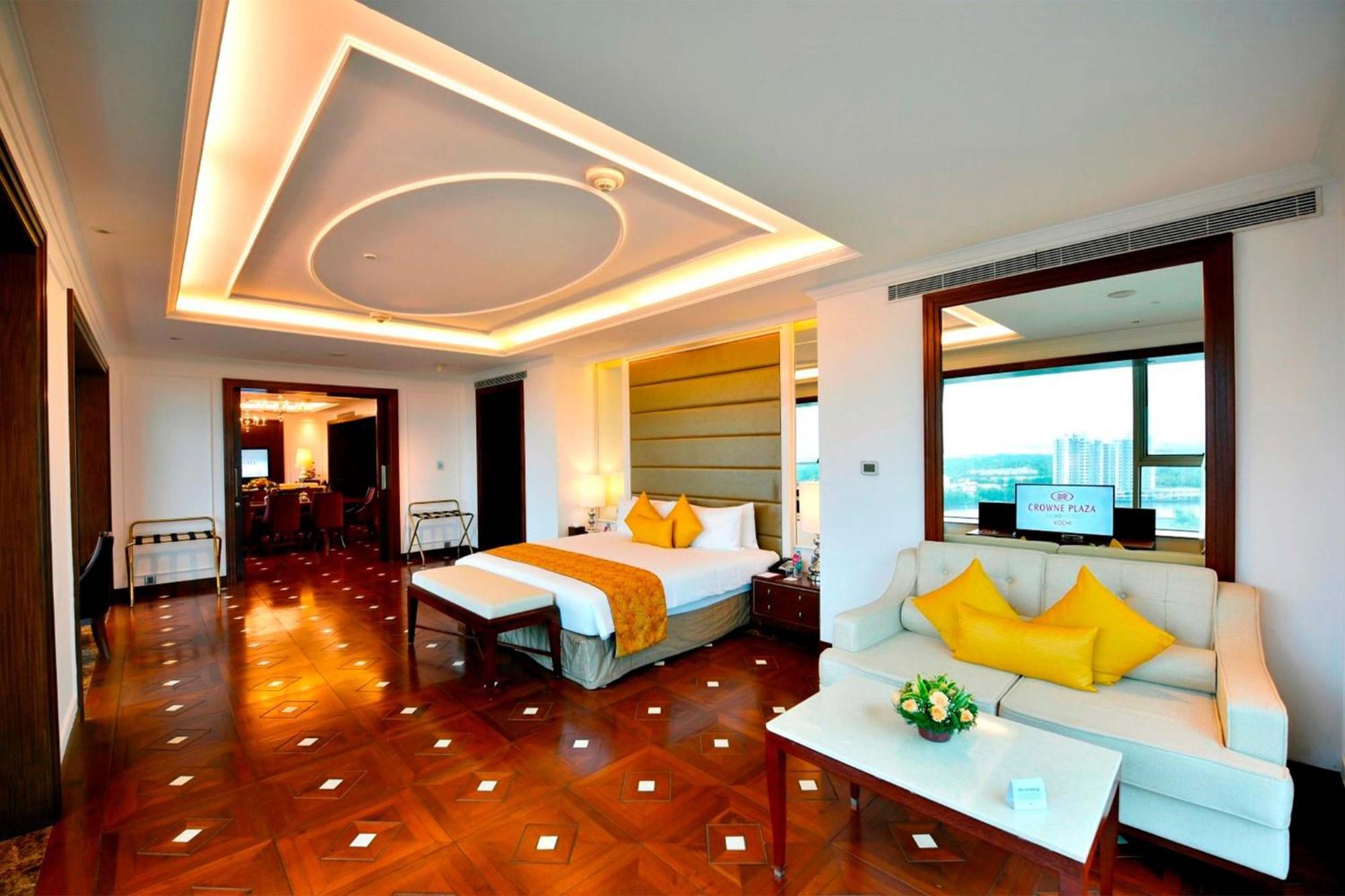 होटल Crowne Plaza By Ihg