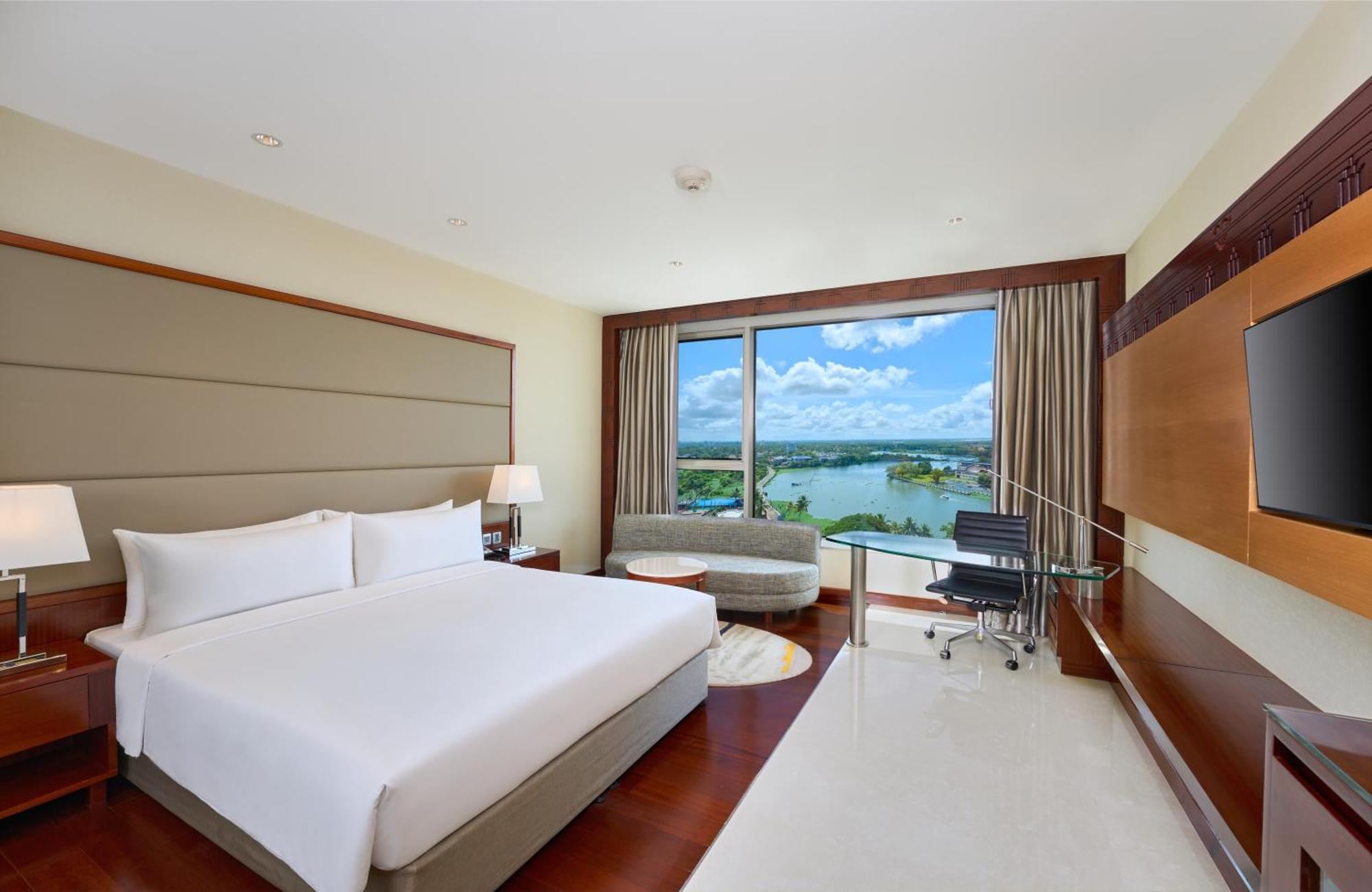Crowne Plaza By Ihg 5*
